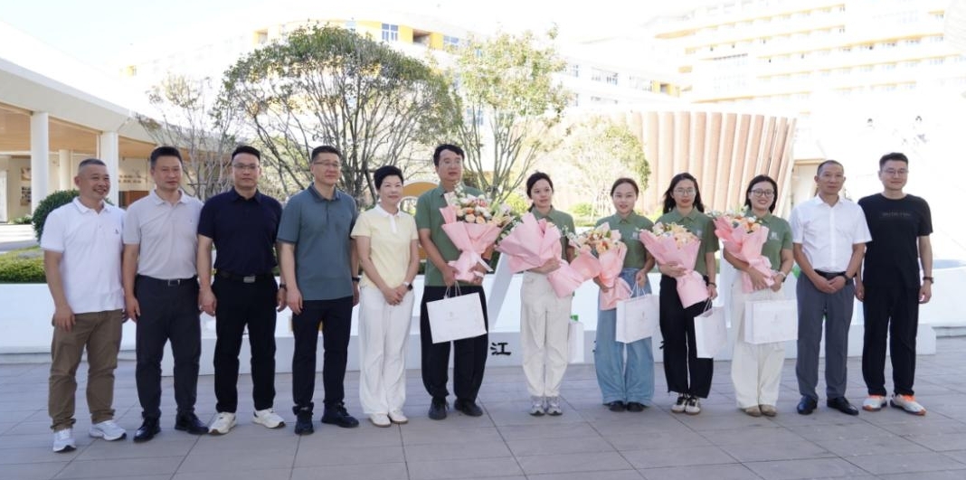 海经区开展教师节慰问活动
